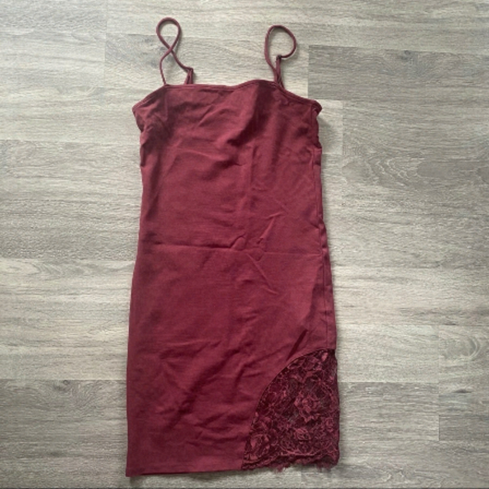 Forever 21 mauve lace dress small